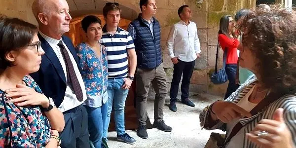 La visita del Marquès de Tamarit dona el tret de sortida a les visites al Castell en un acte tancat