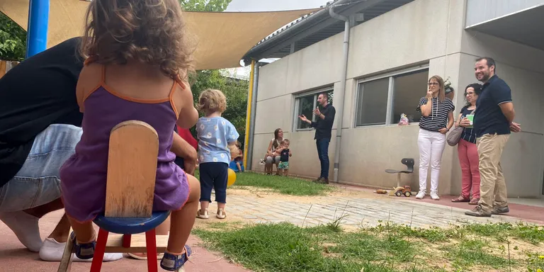 Prop de 4.200 alumnes es matriculen per al curs 2022/2023 a Caldes, un centenar més que l'any passat