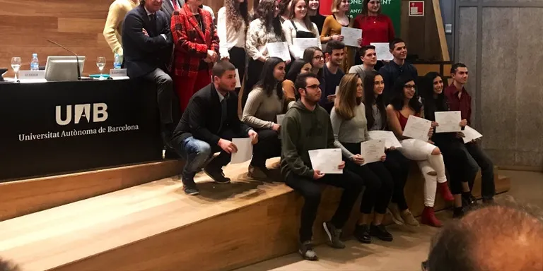 Dos exalumnes de l’Institut Estatut reben la beca Santander Ítaca per estudiar a la UAB