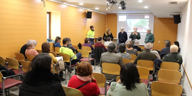 Es presenta el Pla Director de l'Arbrat que marca les directrius per millorar l'estat dels carrers i arbres de Pineda