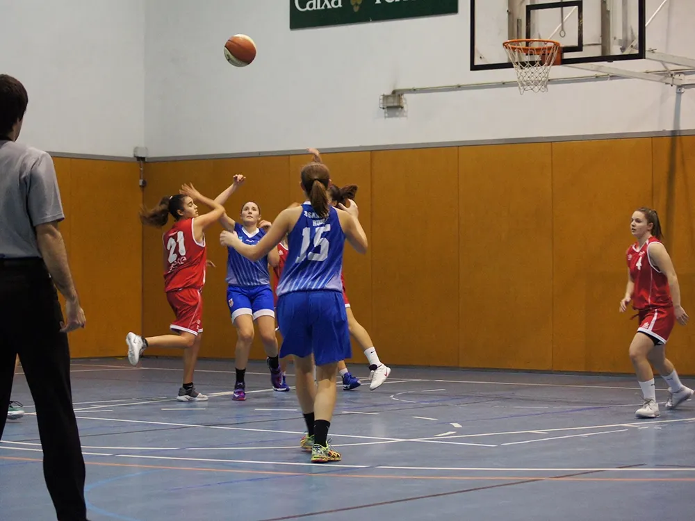 S'han acabat els partits de lliga a la pista de l'escola Montserrat per  a aquesta temporada / Arxi