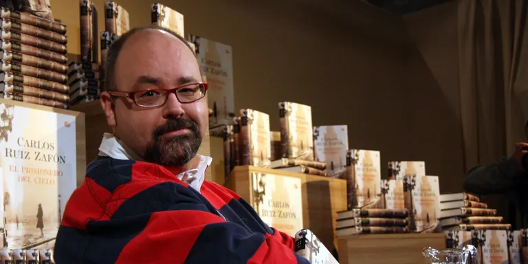 Mor Carlos Ruiz Zafón, autor de la novel·la 'El joc de l'àngel', ubicada a Puigcerdà