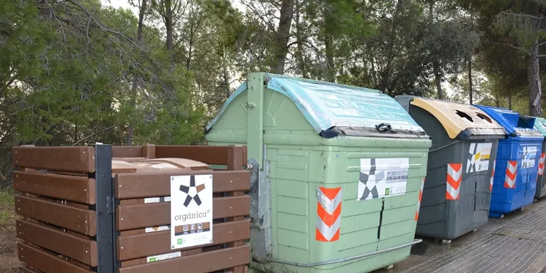 Rubí prova un sistema pioner per protegir els contenidors dels senglars