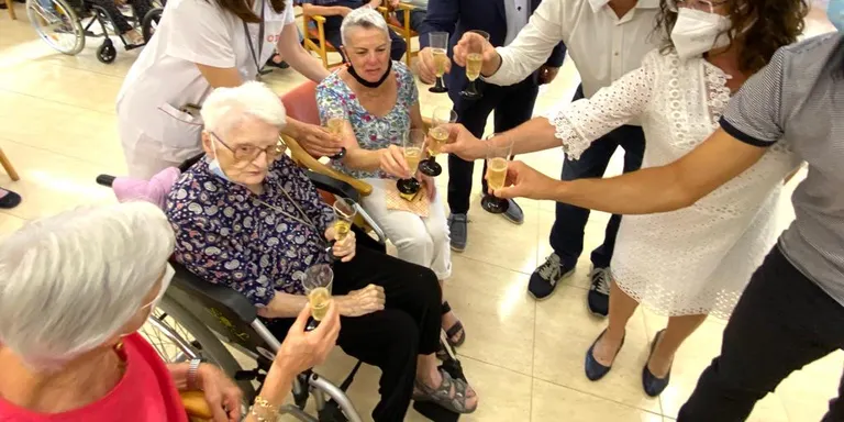 L’Ajuntament de Cambrils participa en l’homenatge a María González pel seus 100 anys