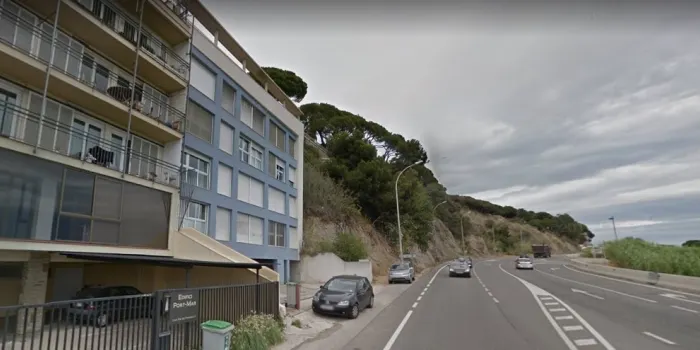 Una esllavissada obliga a evacuar una part dels veïns del bloc de les antigues Ametlles d'Arenys