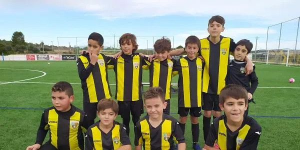 El Benjamí A i l’Aleví A compleixen i segueixen a la part alta de la classificació
