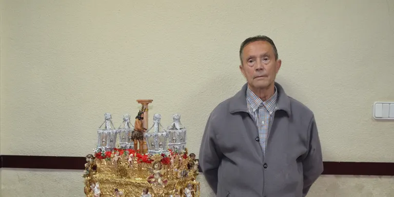 José Caro. el utrerano que elabora pasos en miniatura, cuenta su arte en COPE Utrera (98.1 FM)