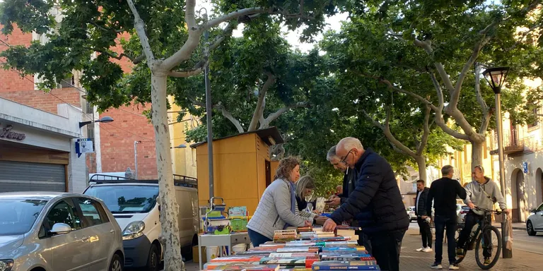 La rambla Joan Maragall s'engalana per Sant Jordi