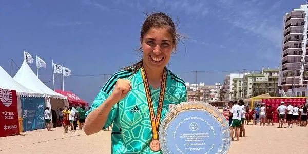 Xènia Casadó es penja el bronze amb la Selecció Catalana en el Campionat d’Espanya Sub20 de futbol platja