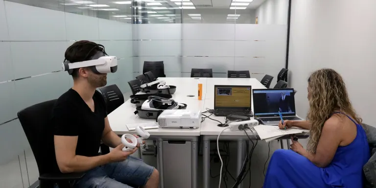 El Servei d'Ocupació incorpora la realitat virtual per ajudar a trobar feina