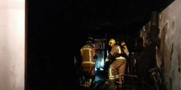 Un incendi crema el garatge d’una casa la nit de Sant Esteve