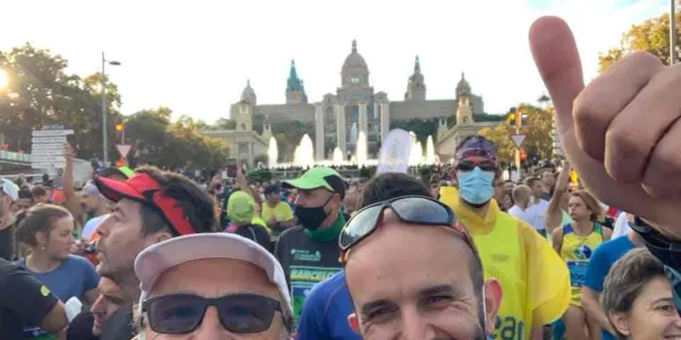 Santiago Macip i Nasi Nandes dels Fondistes de Pineda corren la Marató de Barcelona