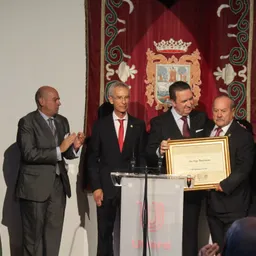 Diego Panal recibió el Mostachón de Oro en un acto entrañable en la Casa de la Cultura - episode art