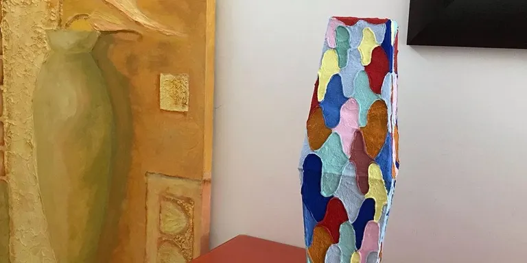 L'exposició de l'artista pinedenca Mary Heredia inaugura els actes culturals d'Òmnium Alt Maresme