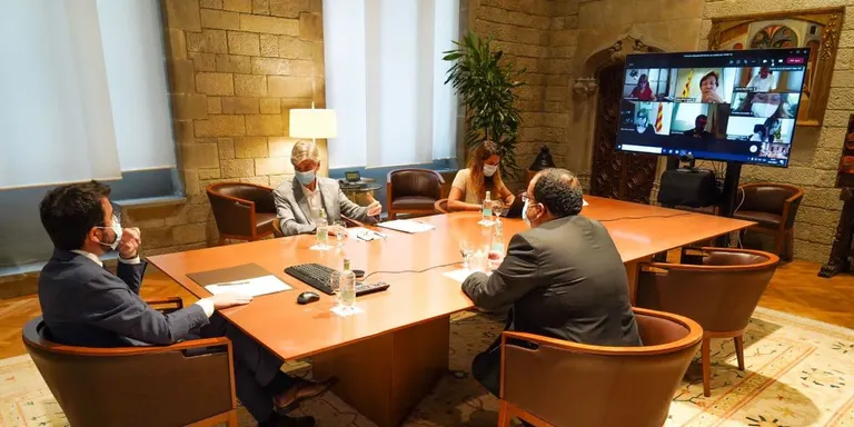 El Govern preveu tornar a limitar les trobades a 10 persones i avançar a les 00.30 l'hora de tancament d'establiments
