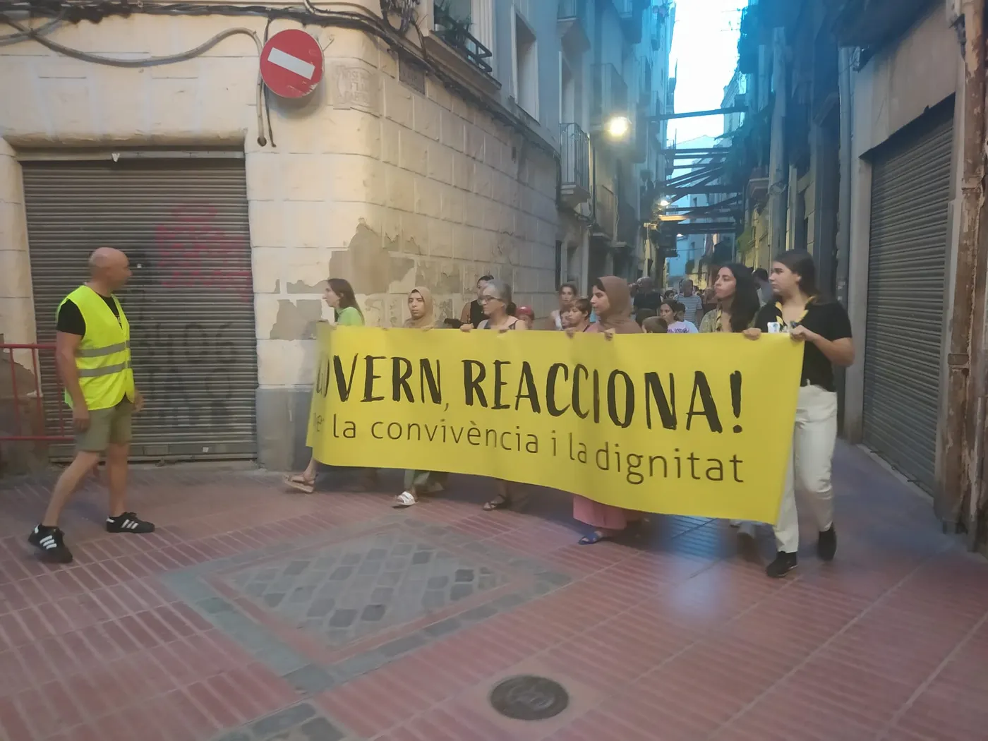Més de 200 persones demanen polítiques socials a l’Ajuntament per combatre la inseguretat
