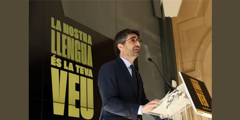 El projecte AINA crearà el primer diccionari de veu en català perquè les màquines entenguin i parlin la llengua