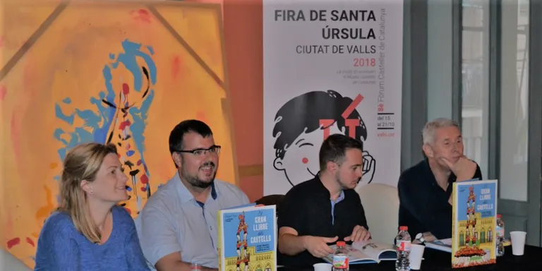 «El gran llibre dels castells» presentat al Cafè del Teatre Principal de Valls
