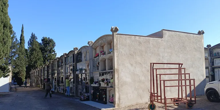 Tortosa millorarà l'enllumenat públic del cementiri de Sant Llàtzer amb la instal·lació de llums fotovoltaics