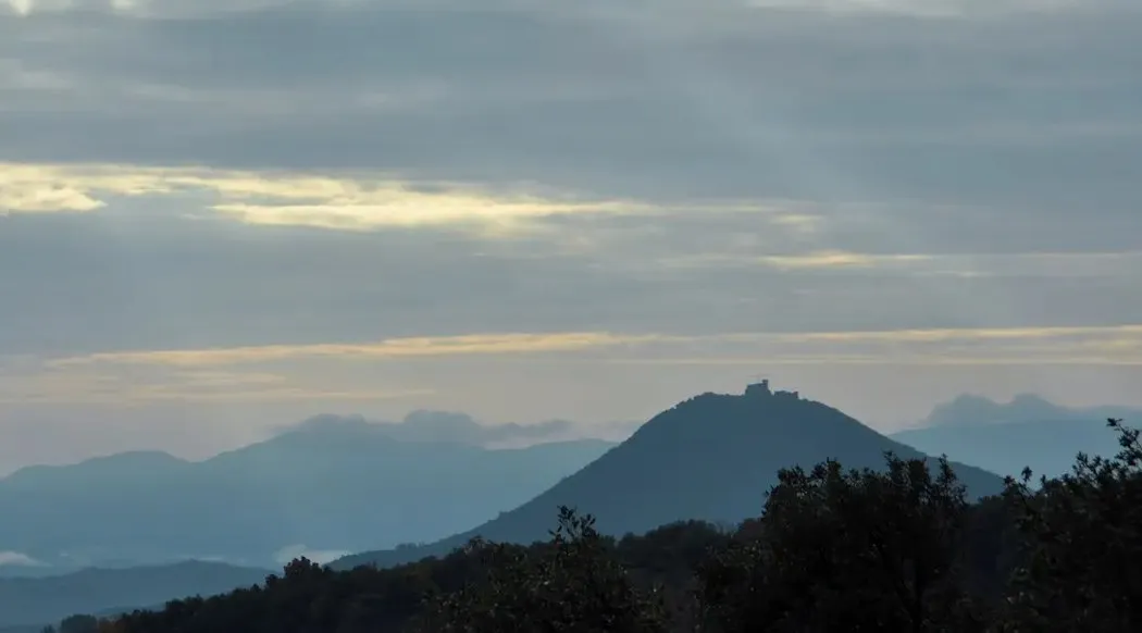 El Centre Excursionista felicita els 40 anys dels Gegants de Pineda fent una ruta en BTT fins el castell de Montsoriu