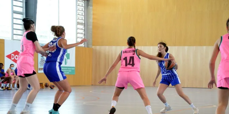 El femení s'imposa al Barça (58-56) i el masculí perd en l'últim sospir (73-74)