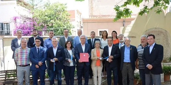 El Comitè Organitzador de Tarragona 2018 i els alcaldes dels municipis seu signen el conveni de compromís