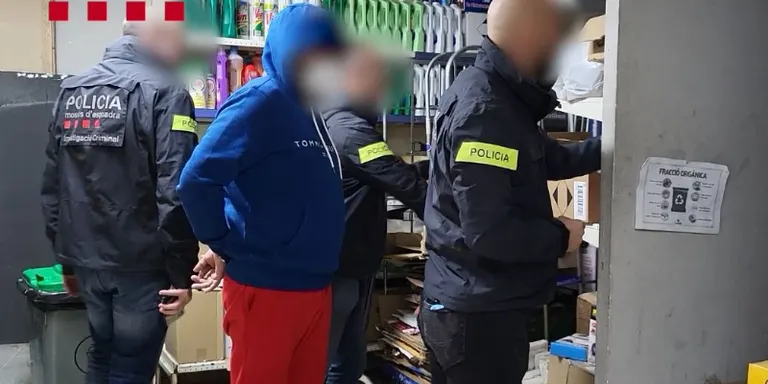 Els Mossos d’Esquadra han alliberat 4 víctimes de tràfic de persones, i 11 víctimes d’explotació laboral en 16 supermercats catalans, algunes d’elles a Caldes