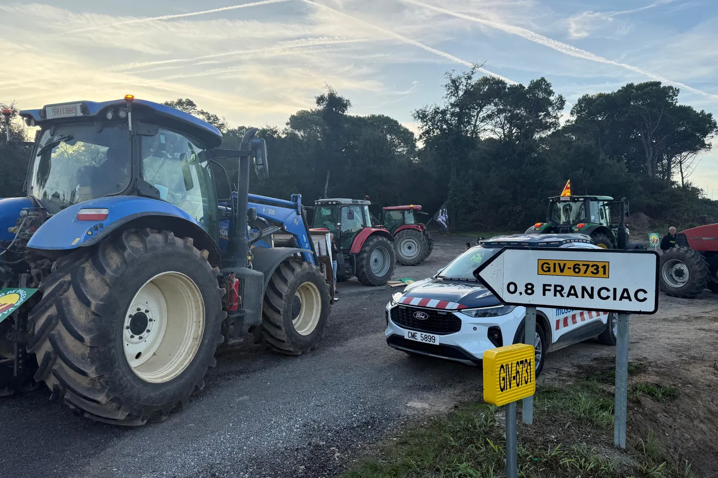 Un instant de l'arribada de tractors a Franciac a la Selva.