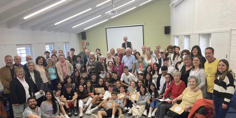 Trobada dels participants a l'edició d'enguany del projecte intergeneracional 'Ens escrivim'