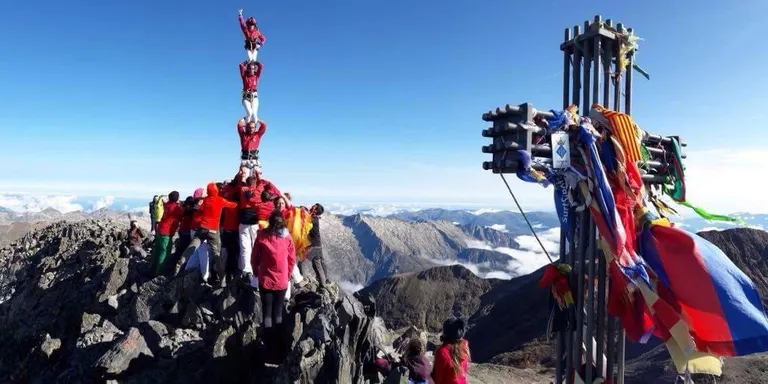 Els Castellers de l'Alt Maresme fan un pilar de 4 a la Pica d'Estats