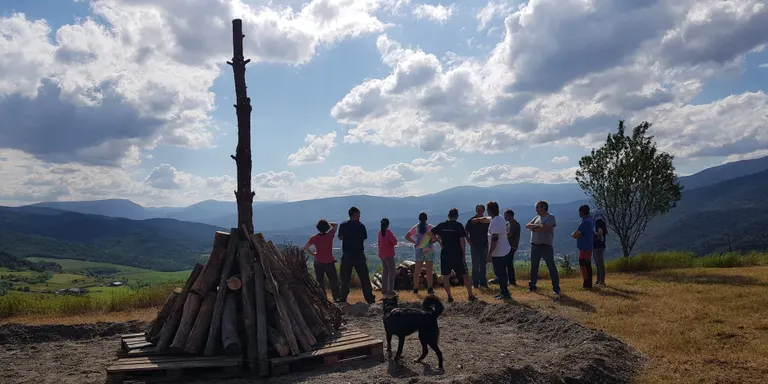 El far de les falles d’Alàs ja està plantat a la serra de les Peces