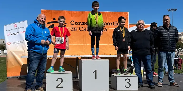 David Seoane Balaguer, de l'Escola Arrels Primària, es proclama campió benjamí masculí a la final nacional de cross dels Jocs Esportius Escolars de Catalunya