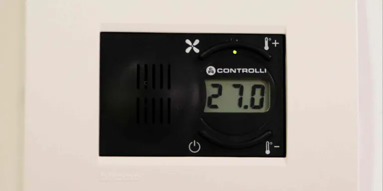 Aire condicionat a 27 graus i aparadors apagats a les deu del vespre: entra en vigor el decret d'estalvi energètic