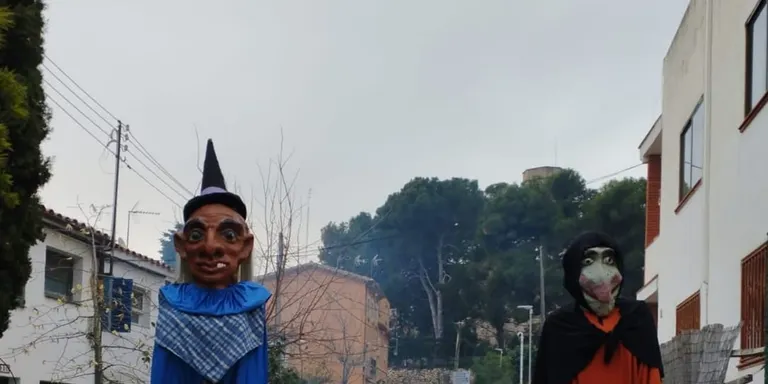 El Club de Cotxes Antics de Cambrils participa en el tret de sortida del Parc de Nadal d’Altafulla