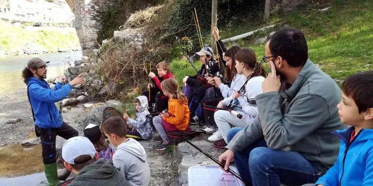 La nova Escola de Pesca del Pallars Sobirà vol divulgar l'afició entre els infants