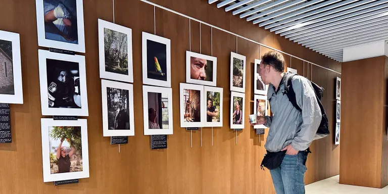 L’exposició “Identitats Visibles”, de Judit Jordan, es podrà veure fins demà al Centre Cultural