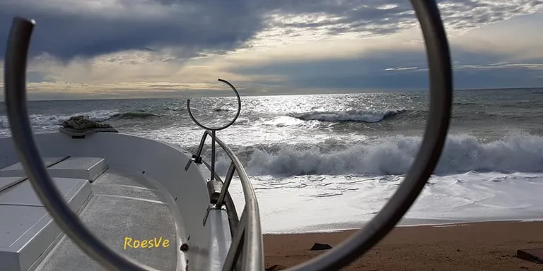Temporal de llevant amb vent, mala mar i pluja