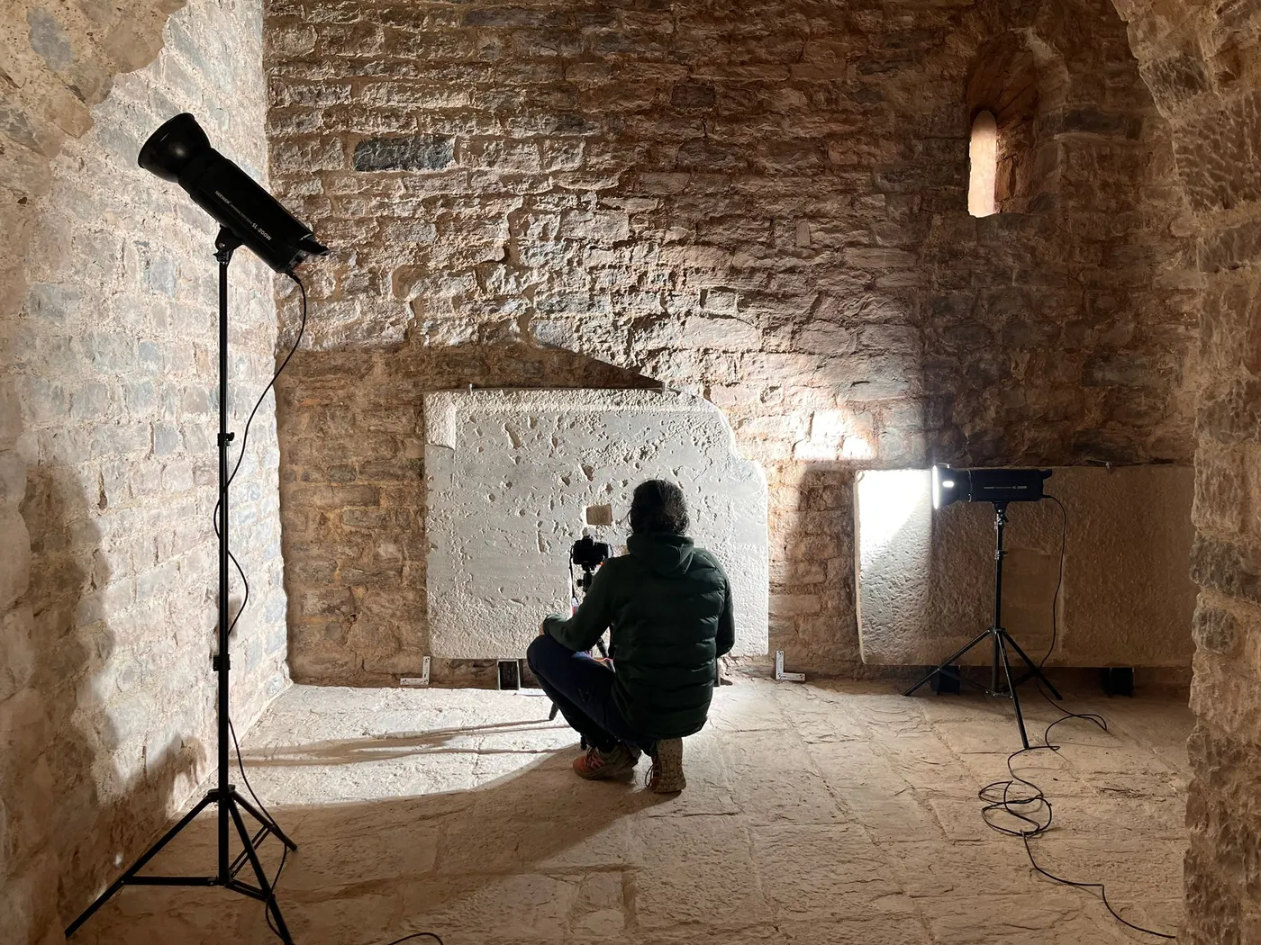 El Museu de Solsona i el d'Història de Catalunya impulsen un projecte conjunt per desxifrar inscripcions de taules d'altar amb l'ús de les noves tecnologies