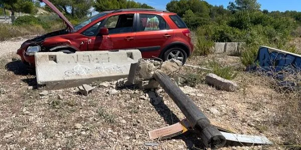 Un cotxe s’accidenta a Altafulla quan el conductor intentava fugir d’uns lladres