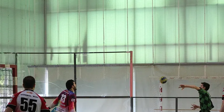 Bones sensacions en handbol i vòlei