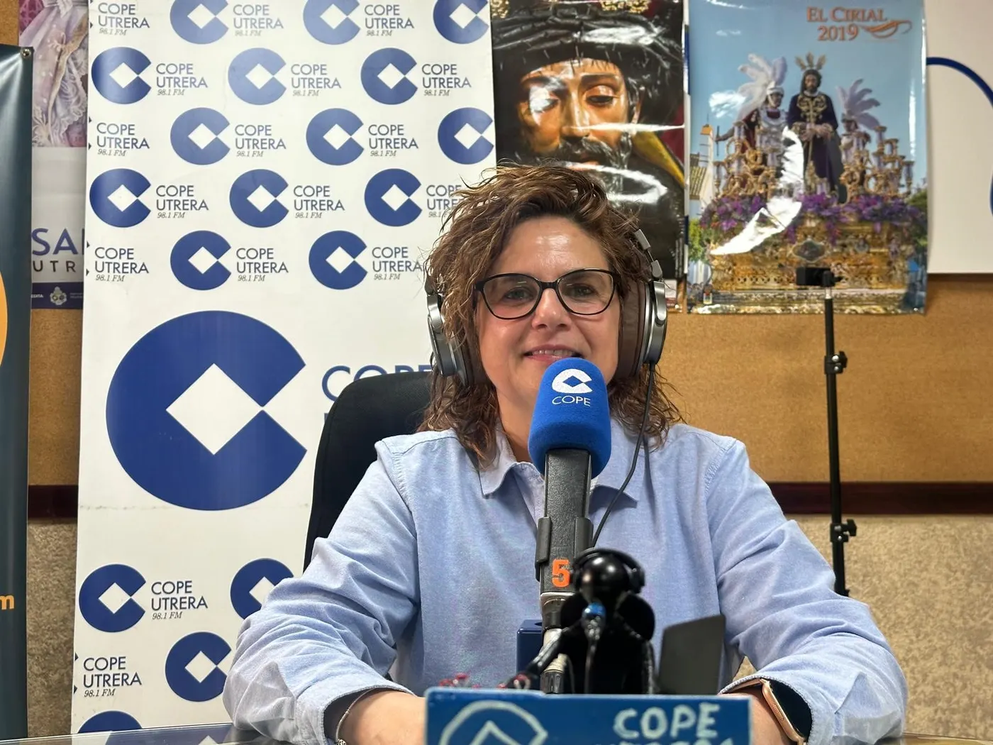 Miriam Cruces, alma indiscutible del colegio Álvarez Quintero visita el estudio de COPE Utrera