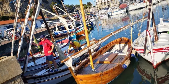 35 embarcacions tradicionals participen a la desfilada de barques de la Festa de la Mar