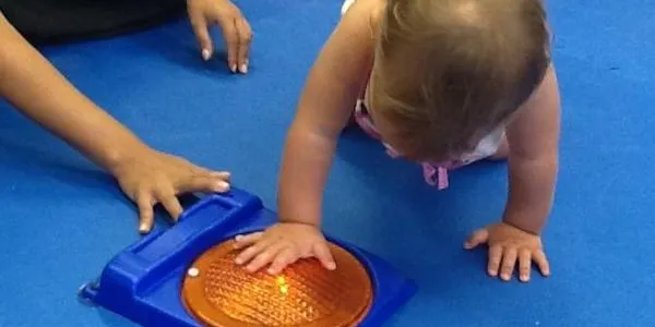 Drets Socials destinarà 73 milions per ampliar hores i personal en l'atenció a infants de menys de sis anys