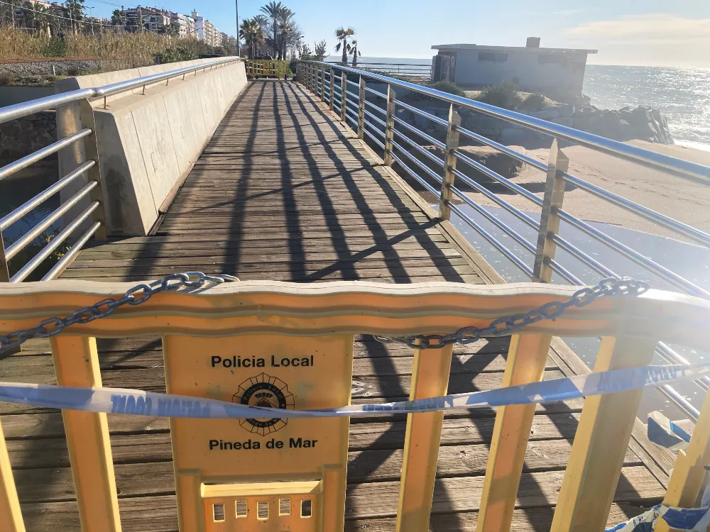 L'Ajuntament de Pineda farà en breu les obres per refer el pont de fusta del Passeig de Mar