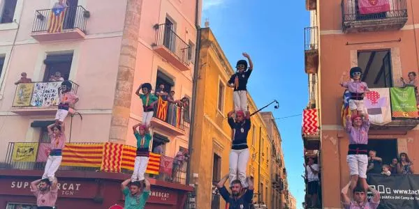 Les colles castelleres de Tarragona estrenen el nou casc i el protector facial de la canalla per la diada de la Mercè