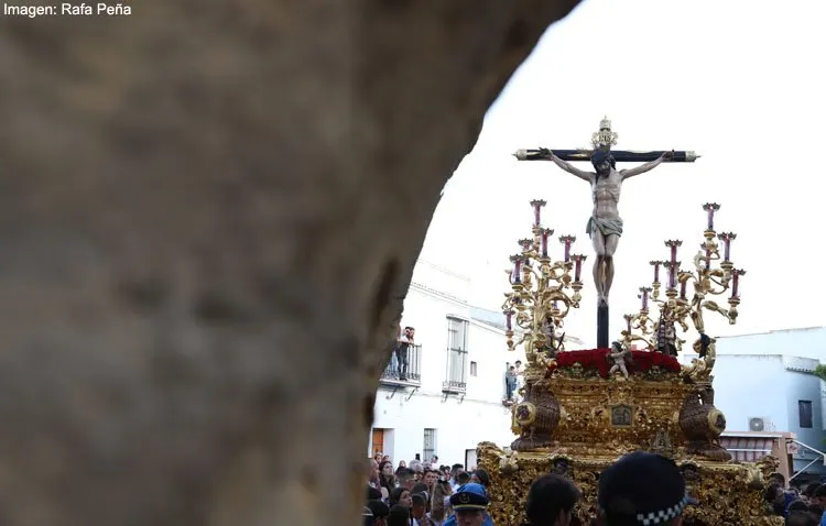 La hermandad de la Trinidad, la astronomía en la Semana Santa y el azulejo de los Gitanos en la calle Nueva, protagonistas de ‘Semana Santa en la Campiña’