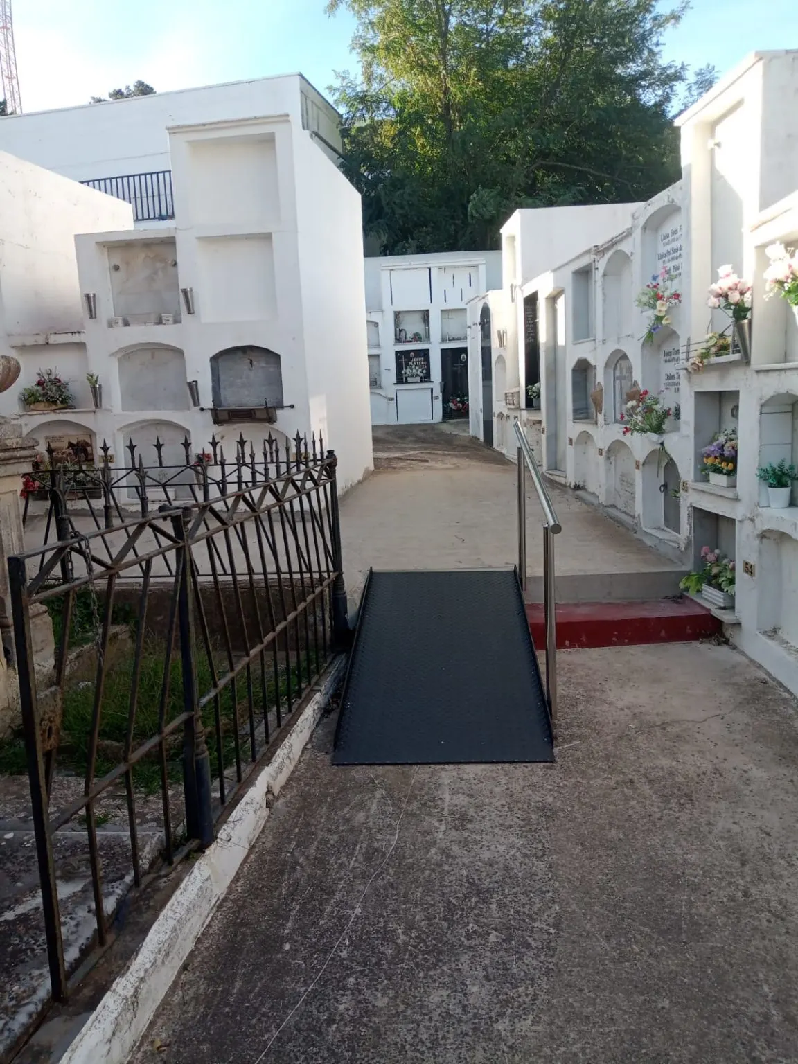 Begur acaba les obres per millorar l’accessibilitat del cementiri municipal