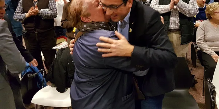 Josep Rull rep l’escalf de més d’un centenar de persones a l’acte central de JUNTSxCAT