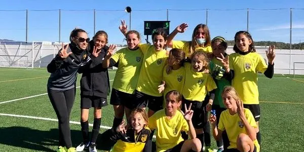 Bona estrena del l’Aleví Femení davant el Vallmoll en la lliga del CET