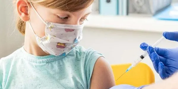 L’Agència Europea de Medicaments avala vacunar els infants d’entre 5 i 11 anys amb el vaccí de Pfizer-BionNTech